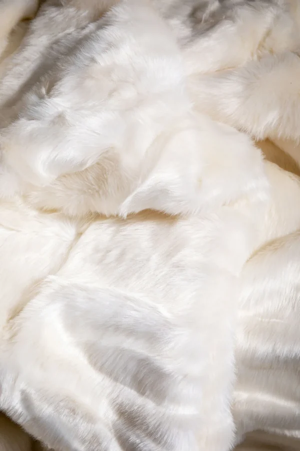 Coperta in pelliccia Polar 200x140 crema - KARE