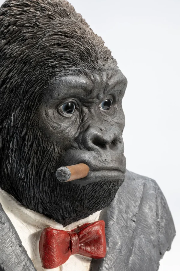 Figura decorativa con forma di gorilla con smoking - KARE