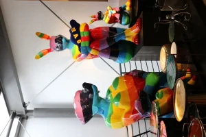 FIGURA DECORATIVA SITTING RABBIT RAINBOW 80 - KARE