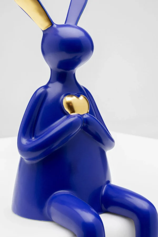 Figura decorativa Sitting Rabbit Heart blu 29cm - KARE