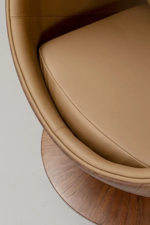 Poltrona girevole Eye Ball noce - KARE