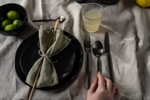 POSATE GLORIA NERO (16 PZ) - KARE