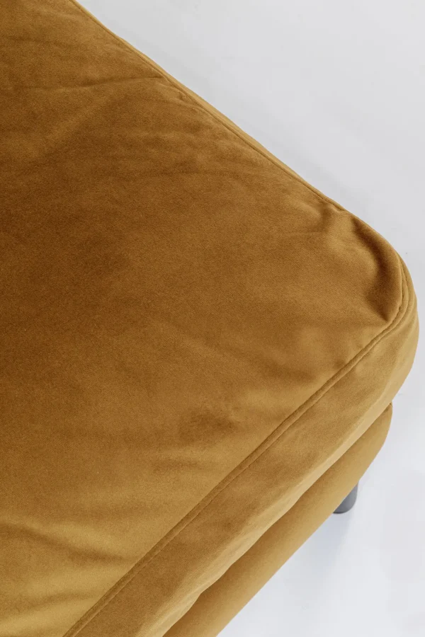 Pouf poggiapiedi imbottito "Discovery" 102x102cm in color ambra - KARE