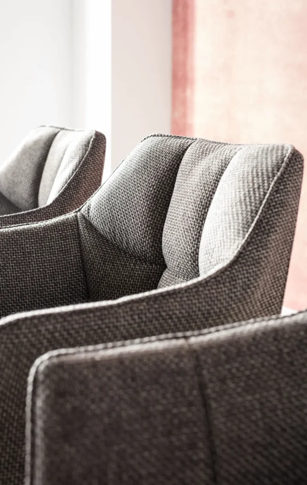 Sedia con braccioli ThinkThank grigia - KARE