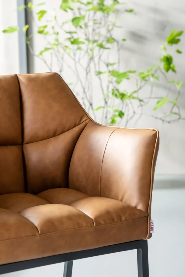 Sedia con braccioli ThinkThank marrone - KARE