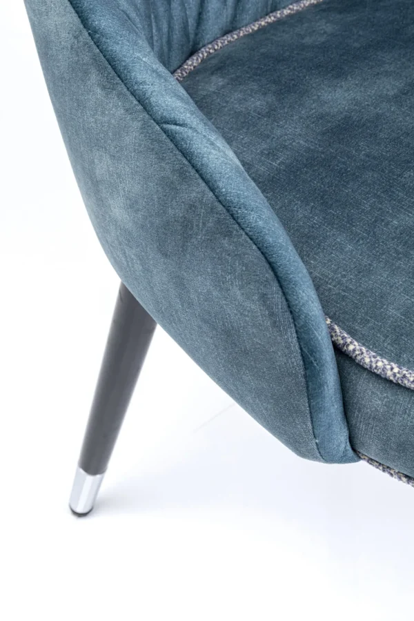 Sedia imbottita "Catania" in velluto blu trapuntata con gambe in legno massello - KARE