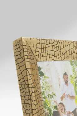 KARE Design Cornice Coccodrillo 15x20cm - KARE></noscript> Portafoto