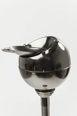 KARE Design Posacenere A Stelo Spheric Gunmetal - KARE></noscript> Posacenere E Portasigarette