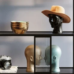 KARE Design Supporto per cuffie a forma di testa color marrone - KARE></noscript> Statuette Decorative